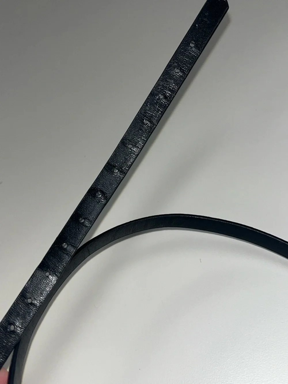 Source Unknown Black Slim Belt with Gold Buckle size 14